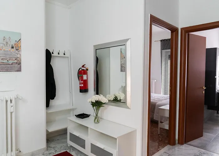 Whole Near Main Subway Apartment *