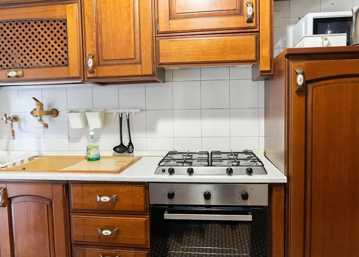 Whole Near Main Subway Apartment *
