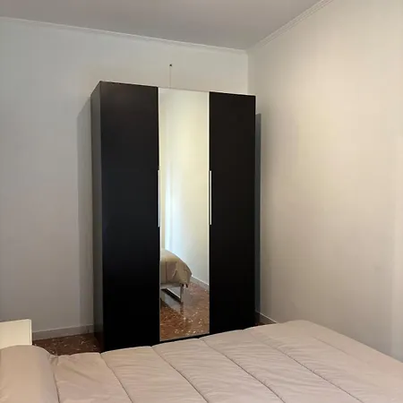 Whole Near Main Subway Apartment