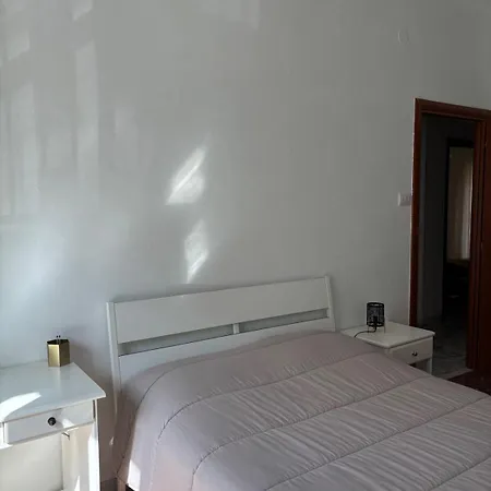 Apartment Whole Near Main Subway *