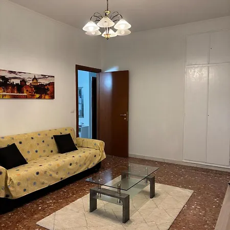 Apartment Whole Near Main Subway Rome