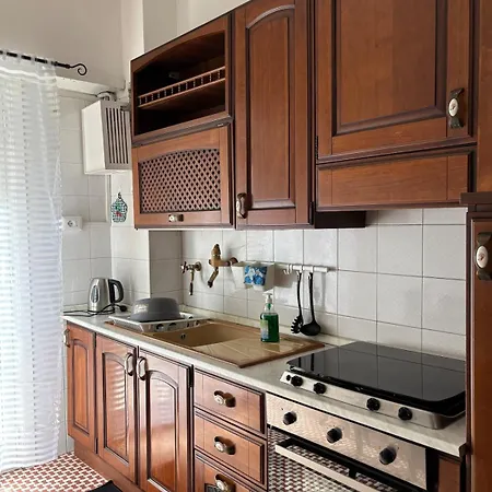 Whole Near Main Subway Apartment