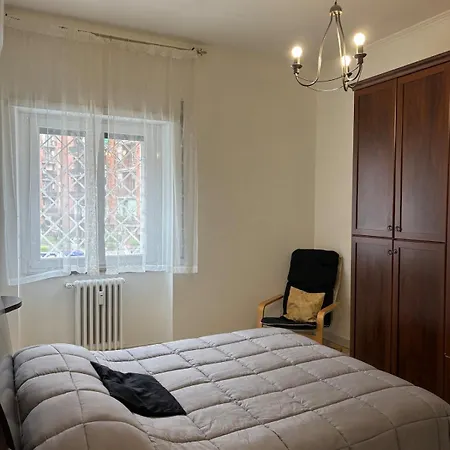 Whole Near Main Subway Apartment Rome