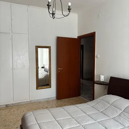 Whole Near Main Subway Apartment