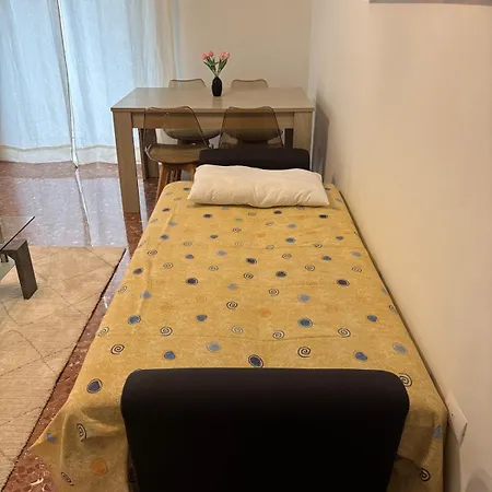 Apartment Whole Near Main Subway *
