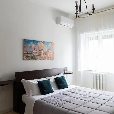 Whole Near Main Subway アパート *