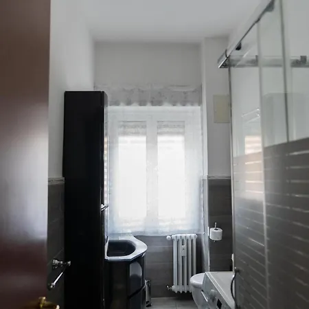 Whole Near Main Subway アパート ローマ