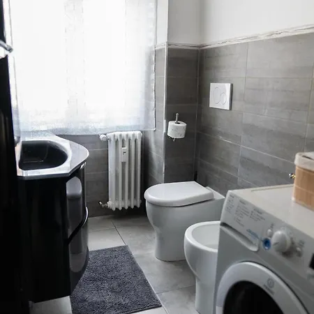 Whole Near Main Subway アパート ローマ